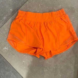 lululemon 2.5 neon orange hotty hot shorts size 4